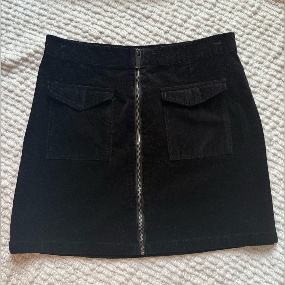 Vince Camuto Black Zipper Front Corduroy Skirt Size 8